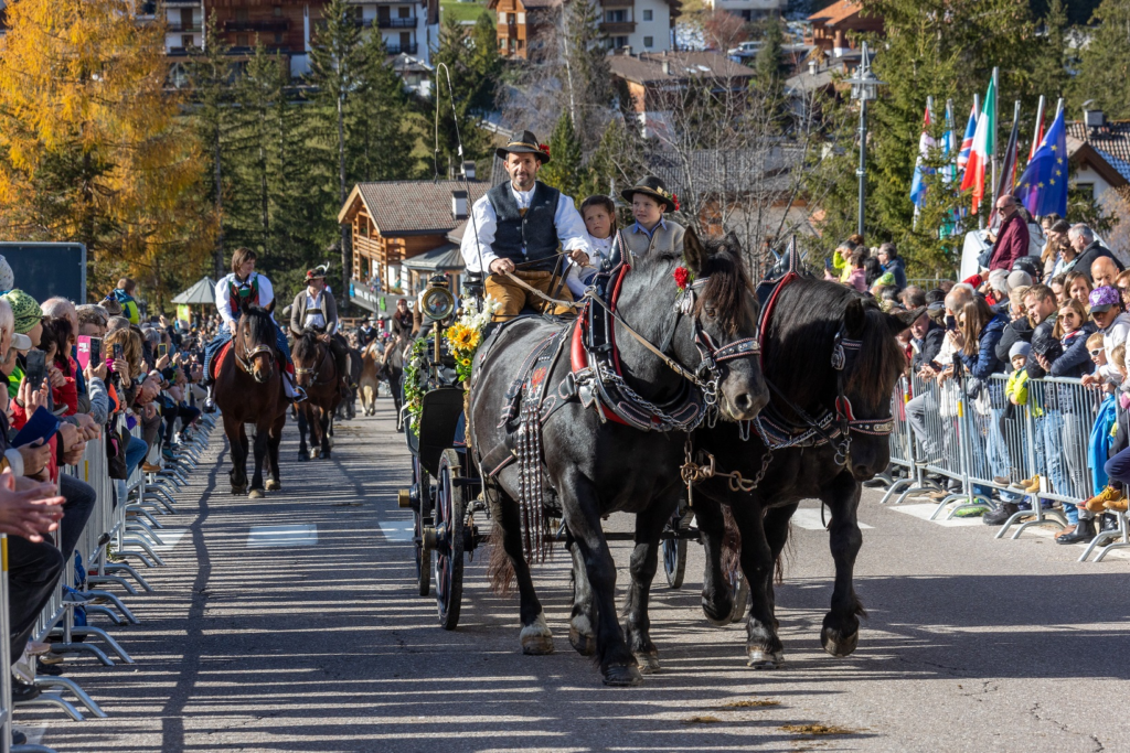 ALTA BADIA, LA 24^ CAVALCATA DI SAN LEONARDO